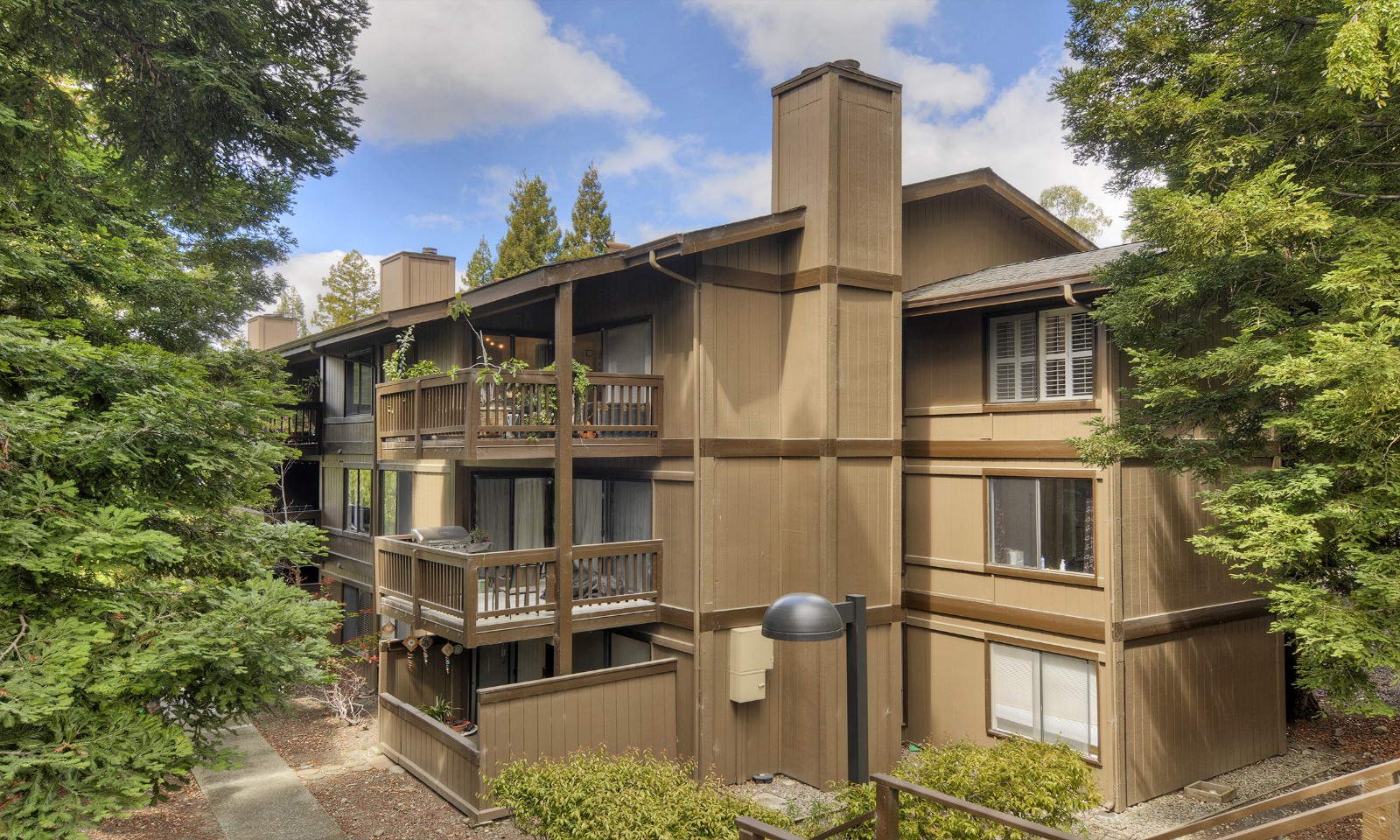 3316 Brittan Avenue 18, San Carlos CA.